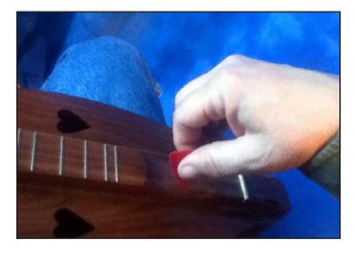 picking a dulcimer